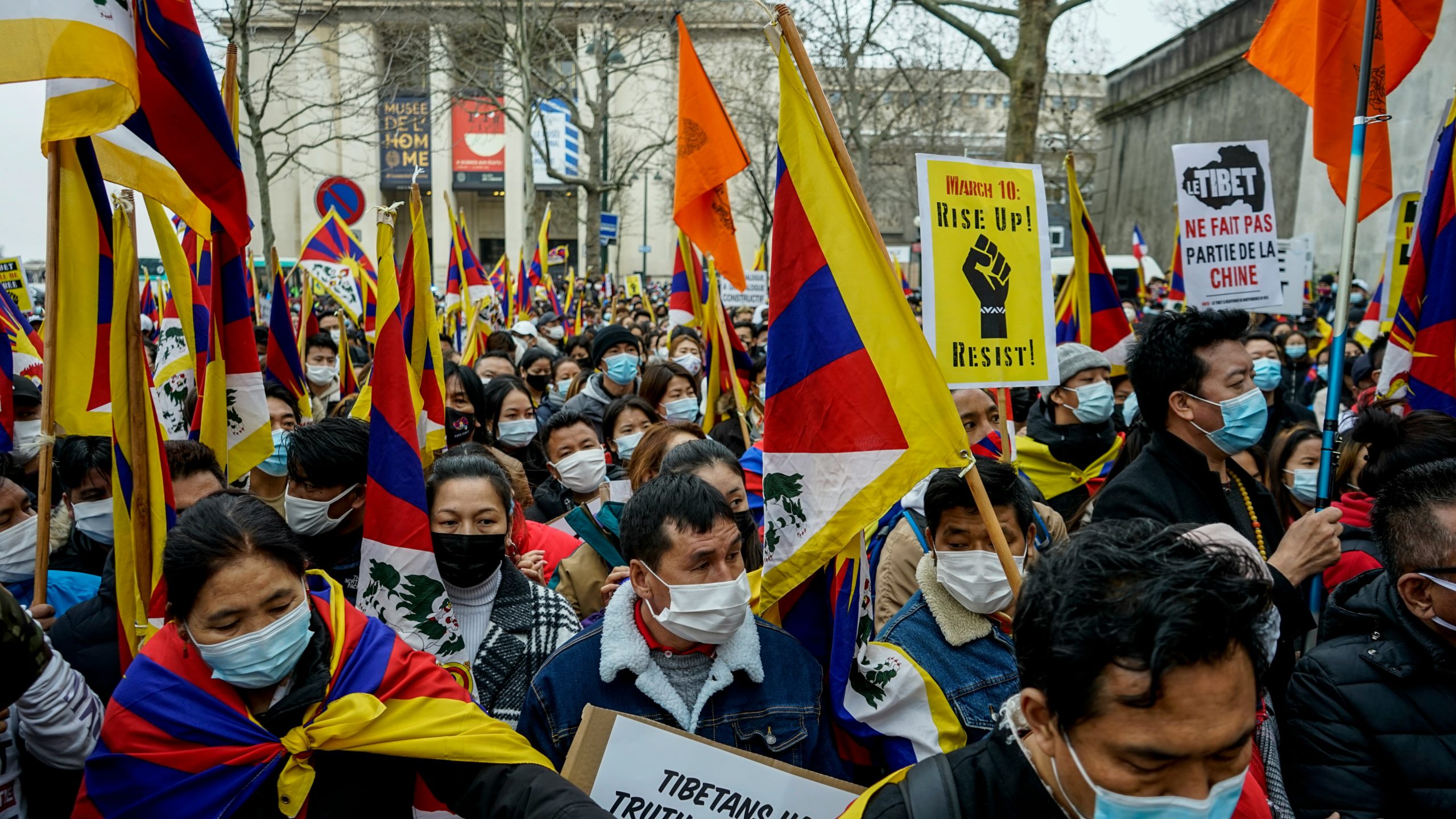 Recours juridiques face à l'expulsion massive de détenus : droits humains en Équateur et Colombie