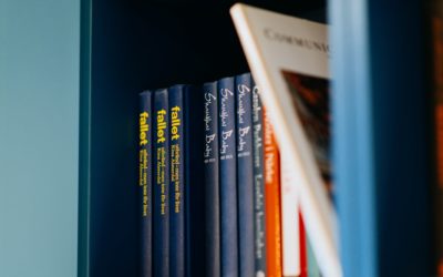 Éducation et Influence des Voisins de Banc – Droits Humains