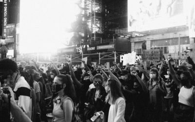 International : Hébergement des migrants et droits humains au Royaume-Uni