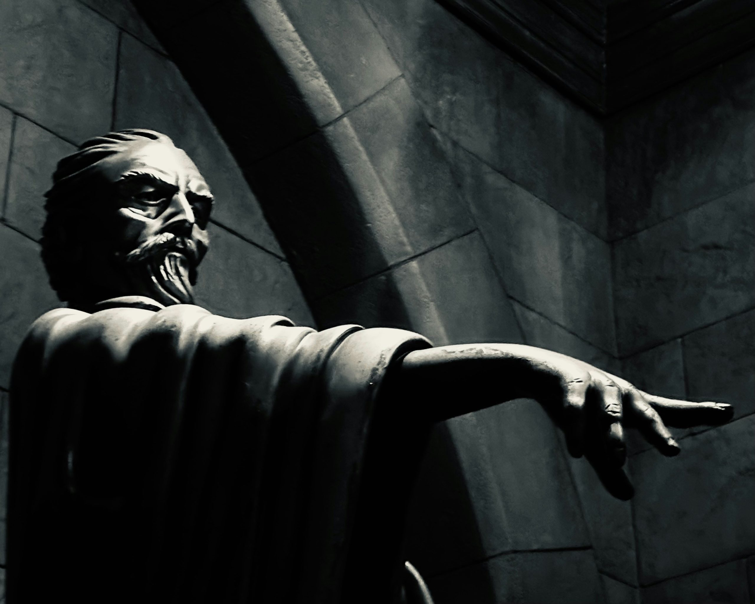 Violations des droits humains : enjeux et solutions